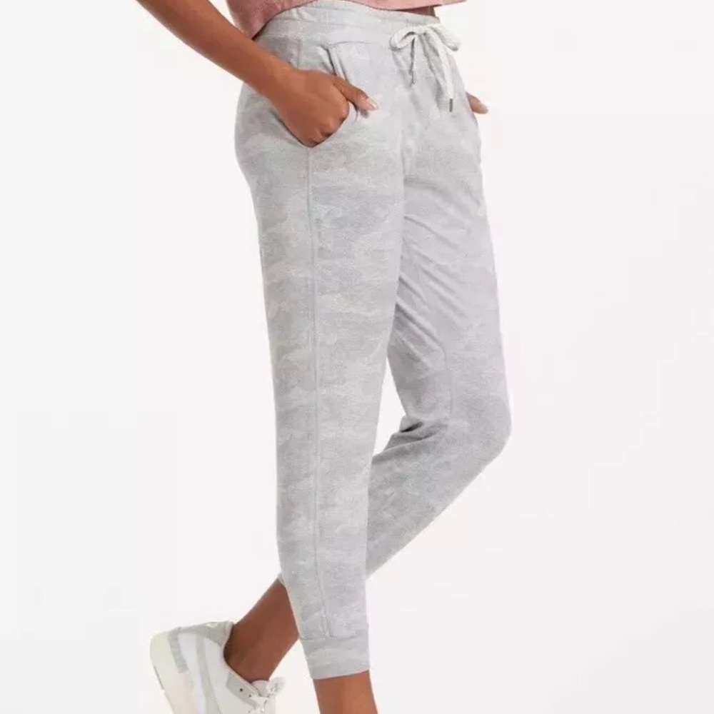 VUORI Performance Joggers Women’s Sz XS Gray Camo Dream Knit  Drawstring Athetic